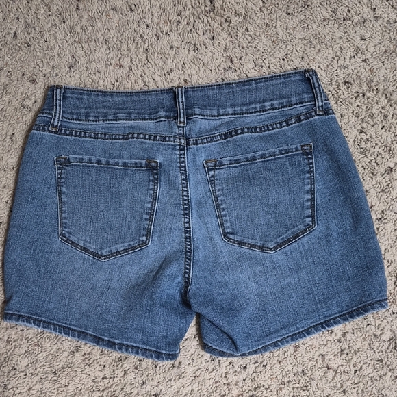 Apt. 9 Women's Classic Blue Jean Shorts - Picture 2 of 12